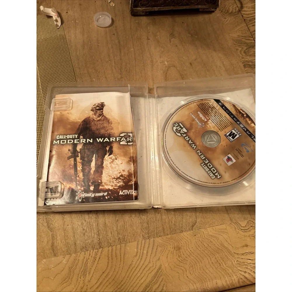 Call of Duty: Modern Warfare 2 (PlayStation 3, 2009) With Manual